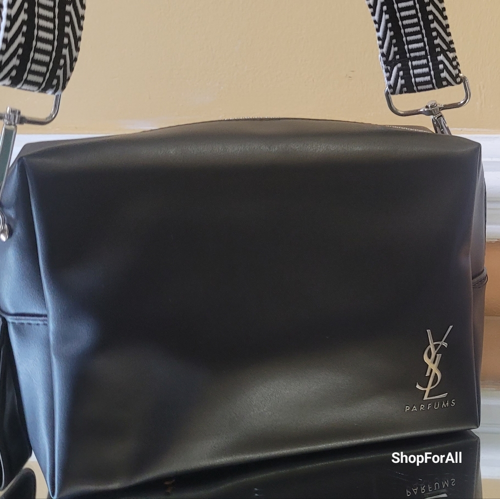 Yves Saint Laurencase convertible in too bag - Picture 6 of 14